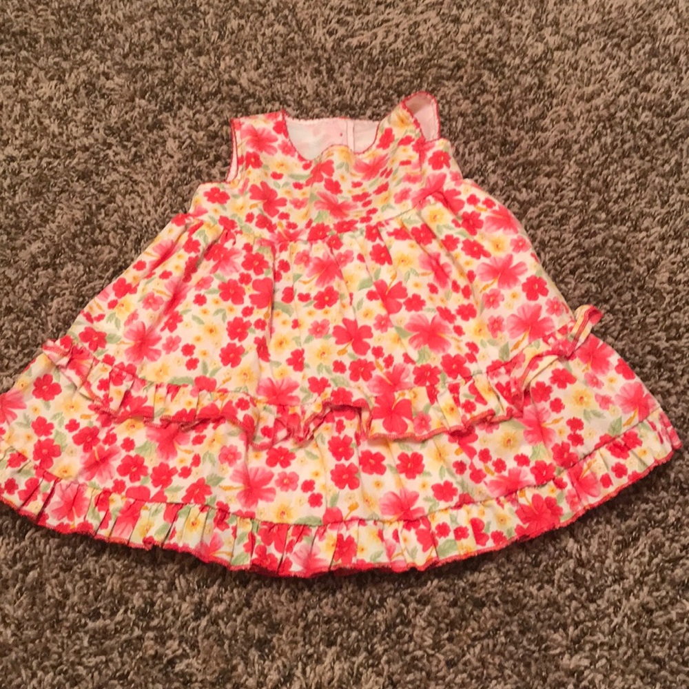 Spring dress with tie and keyhole back